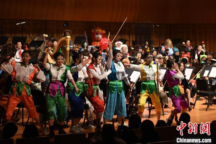 “音樂奇妙夜”西安上演歌者、樂手化身“卡通人”