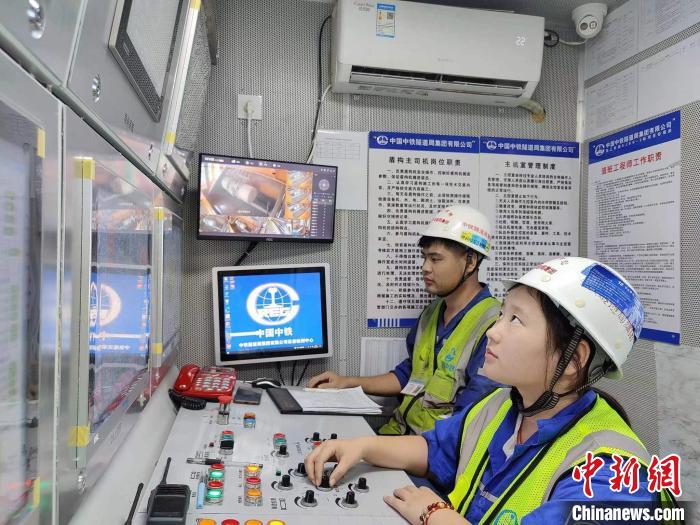 中國最大水壓、最大埋深海底隧道工程建設(shè)快速推進(jìn)