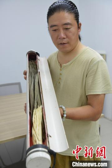 草編用的材料玉米皮、棕樹葉 李鵬茹 攝