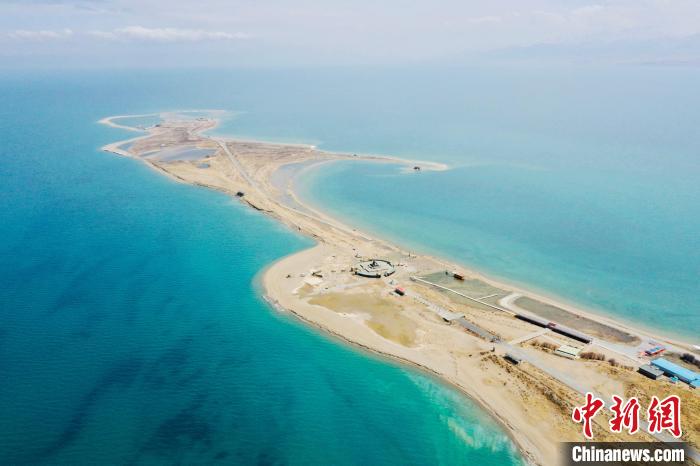 圖為青海湖?！±罱瓕?攝