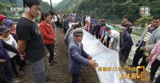 面對面丨“路就在腳下！” 這里的村民日子越過越幸福