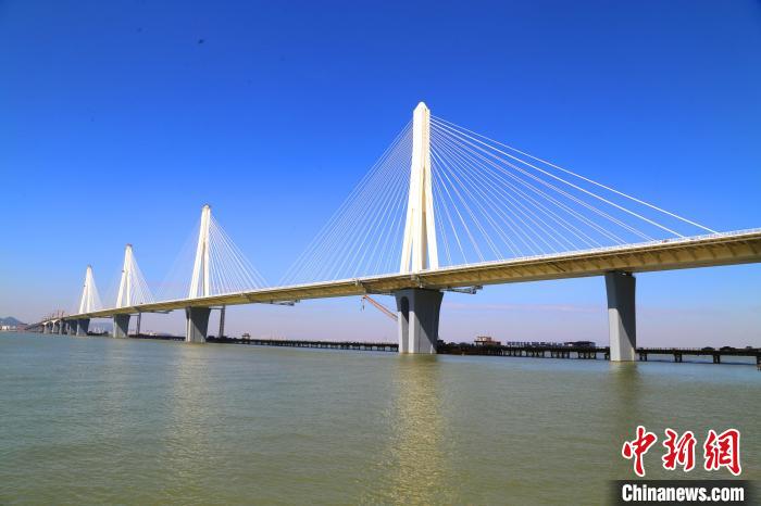 建設(shè)中的珠海金海特大橋?！∶蠎c虎 攝