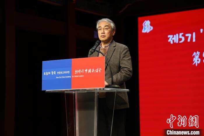 韓國前國務(wù)調(diào)整室長(zhǎng)李錫駿致辭?！≈袊v韓國大使館供圖
