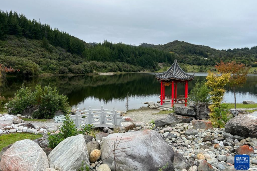 這是4月29日拍攝的新西蘭羅斯華人淘金紀(jì)念公園一角。新華社發(fā)（沃爾特 攝）