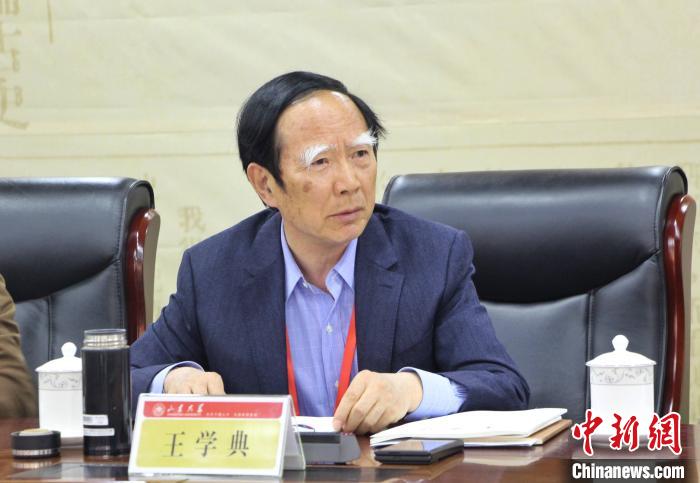 山東大學儒學高等研究院執(zhí)行院長、《文史哲》雜志主編王學典主持首場主題發(fā)言?！≮w曉 攝