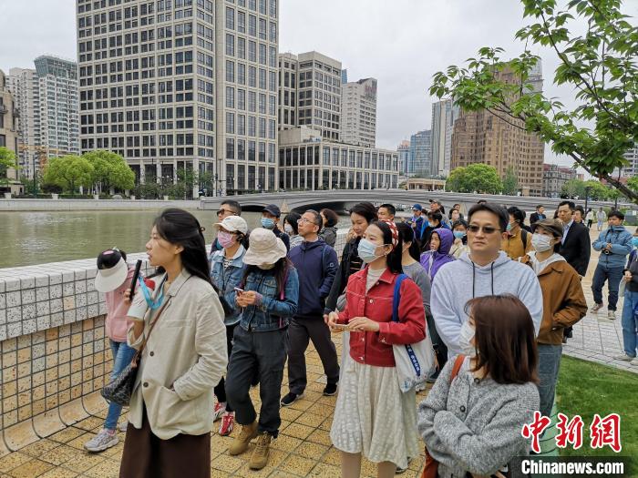 新階層人士走讀黃浦蘇州河沿岸?！》队畋?攝