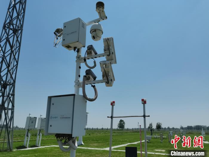 壽縣國(guó)家氣候觀象臺(tái)內(nèi)各種觀測(cè)設(shè)備?！侨?攝