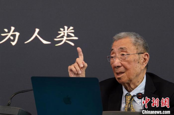 高能論壇上，丁肇中先生與現(xiàn)場聽眾交流?！?lt;a target='_blank' href='/'><p  align=