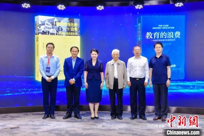 數(shù)智時(shí)代教育面臨怎樣的新機(jī)遇？專家：積極挖潛創(chuàng)新、謹(jǐn)慎應(yīng)對(duì)挑戰(zhàn)