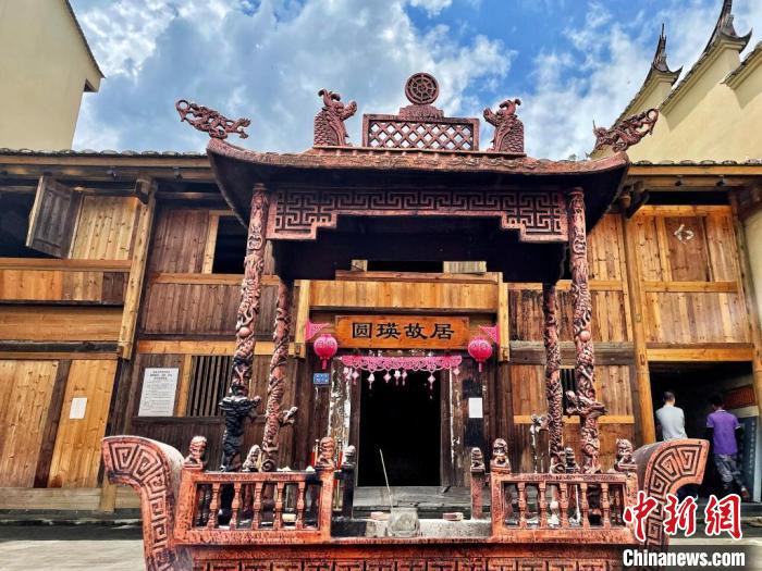 臺(tái)灣上趣開新團(tuán)隊(duì)入駐古田縣平湖鎮(zhèn)端上村，以“圓瑛法師故里”為主題打造愛國禪意村?！吻汕?攝