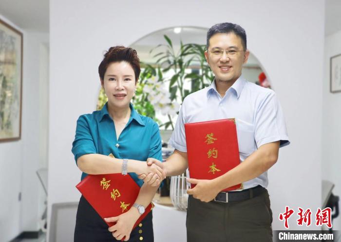簽署“融情·同心”寧臺(tái)建筑師驛站共建協(xié)議。　吳允杰 攝