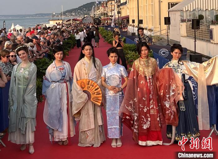 當(dāng)?shù)貢r(shí)間6月16日，2023年卡布爾電影節(jié)中國(guó)日活動(dòng)舉行?！≈鬓k方供圖