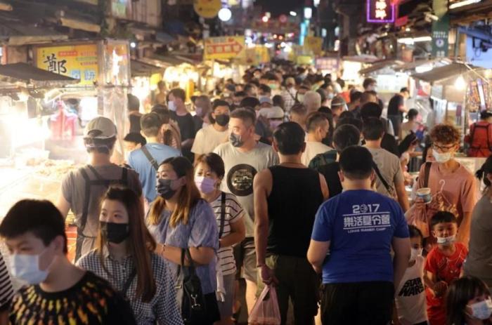 冰粉、雙皮奶、螺螄粉……臺(tái)網(wǎng)友發(fā)帖：臺(tái)灣街頭越來(lái)越多大陸小吃