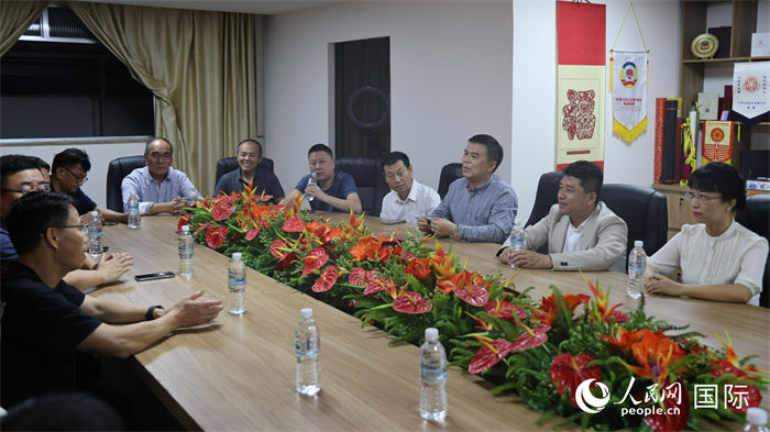 與會代表進行座談交流。（人民網(wǎng)記者  時元皓攝）