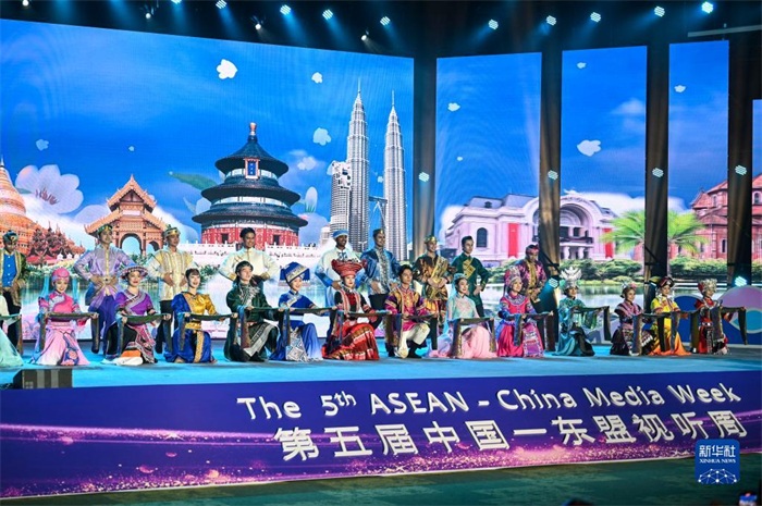 10月21日，在馬來西亞行政首都普特拉賈亞，演員在第五屆中國—東盟視聽周開幕活動(dòng)上表演。新華社記者 程一恒 攝