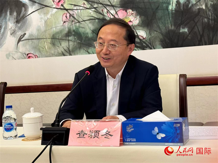 10月31日，蘇州市人民政府副市長查穎冬在第五屆中法文化論壇媒體吹風會上講話。（人民網(wǎng) 謝瑩攝）