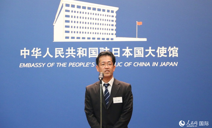 導(dǎo)師代表、東京大學(xué)教授內(nèi)山真伸發(fā)表致辭。人民網(wǎng) 許可攝