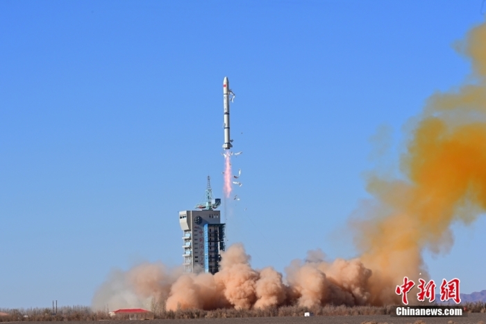 北京時間2023年11月16日11時55分，我國在酒泉衛(wèi)星發(fā)射中心使用長征二號丙運載火箭，成功將新一代海洋水色觀測衛(wèi)星發(fā)射升空，衛(wèi)星順利進(jìn)入預(yù)定軌道，發(fā)射任務(wù)獲得圓滿成功。此次任務(wù)是長征系列運載火箭第497次飛行。汪江波 攝