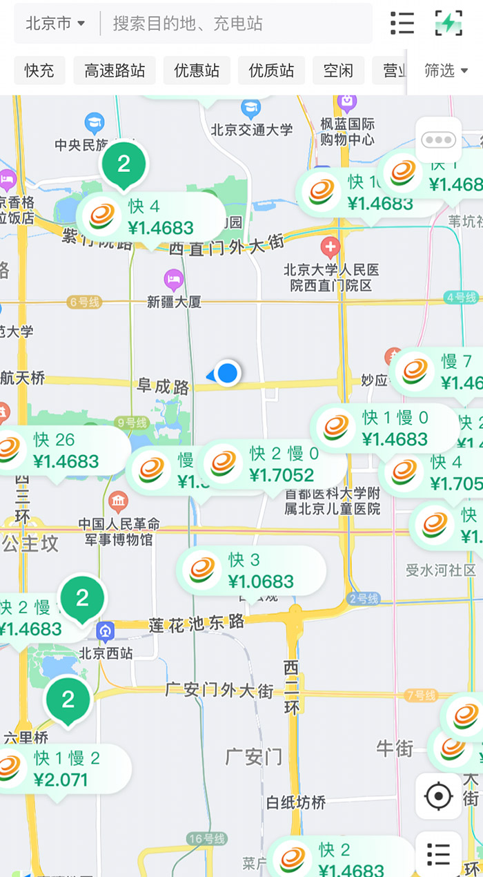 中新財(cái)經(jīng)查詢相關(guān)充電APP發(fā)現(xiàn)，電價(jià)平峰時(shí)段，快充樁的價(jià)格普遍在1.4元度左右。