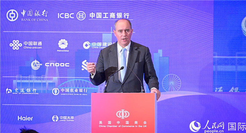 英國(guó)商業(yè)貿(mào)易部國(guó)務(wù)大臣（投資大臣）多米尼克·約翰遜與會(huì)。人民網(wǎng) 郭錦標(biāo)攝