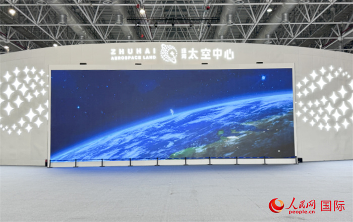 珠海太空中心是珠海市為發(fā)揮中國航展品牌效應(yīng)和帶動(dòng)效應(yīng)而打造的“永不落幕的航展”。人民網(wǎng)記者 張麗鷗攝