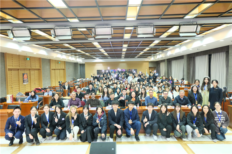 第八屆全國高校西班牙語配音大賽決賽現(xiàn)場合影。主辦方供圖