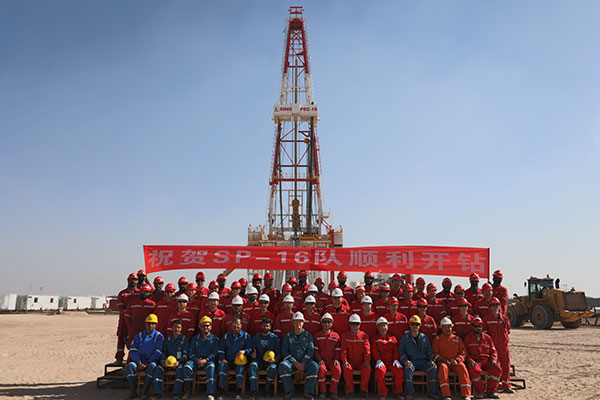 12月25日，中石化國工科威特分公司SINOPEC-16隊(duì)在科威特北部油區(qū)順利開鉆。中石化供圖