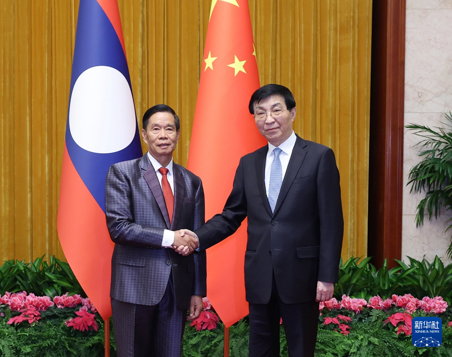 1月22日，中共中央政治局常委、全國政協(xié)主席王滬寧在北京會見老撾人民革命黨中央政治局委員、建國陣線中央委員會主席辛拉馮。新華社記者 王曄 攝