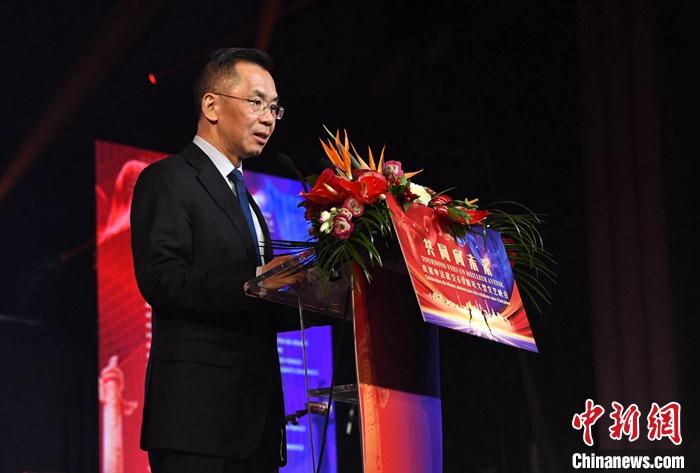 當?shù)貢r間1月16日晚，以“共同向未來”為題的慶祝中法建交60周年大型文藝晚會在巴黎舉辦。中國駐法國大使盧沙野出席晚會并致辭。 <a target='_blank' href='/' _fcksavedurl='/'><p  align=