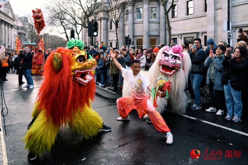 倫敦新春慶典現(xiàn)場。人民網(wǎng) 郭錦標(biāo)、楊浩鵬攝
