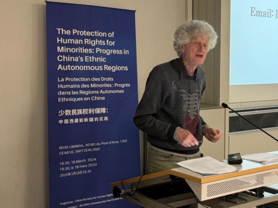3月18日，由中國人權研究會主辦的“少數(shù)民族權利保障：中國西藏和新疆實踐”主題講座在瑞士日內瓦舉行。圖為比利時知名藏學家安德烈·拉克魯瓦在講座上發(fā)言。新華社記者石松攝