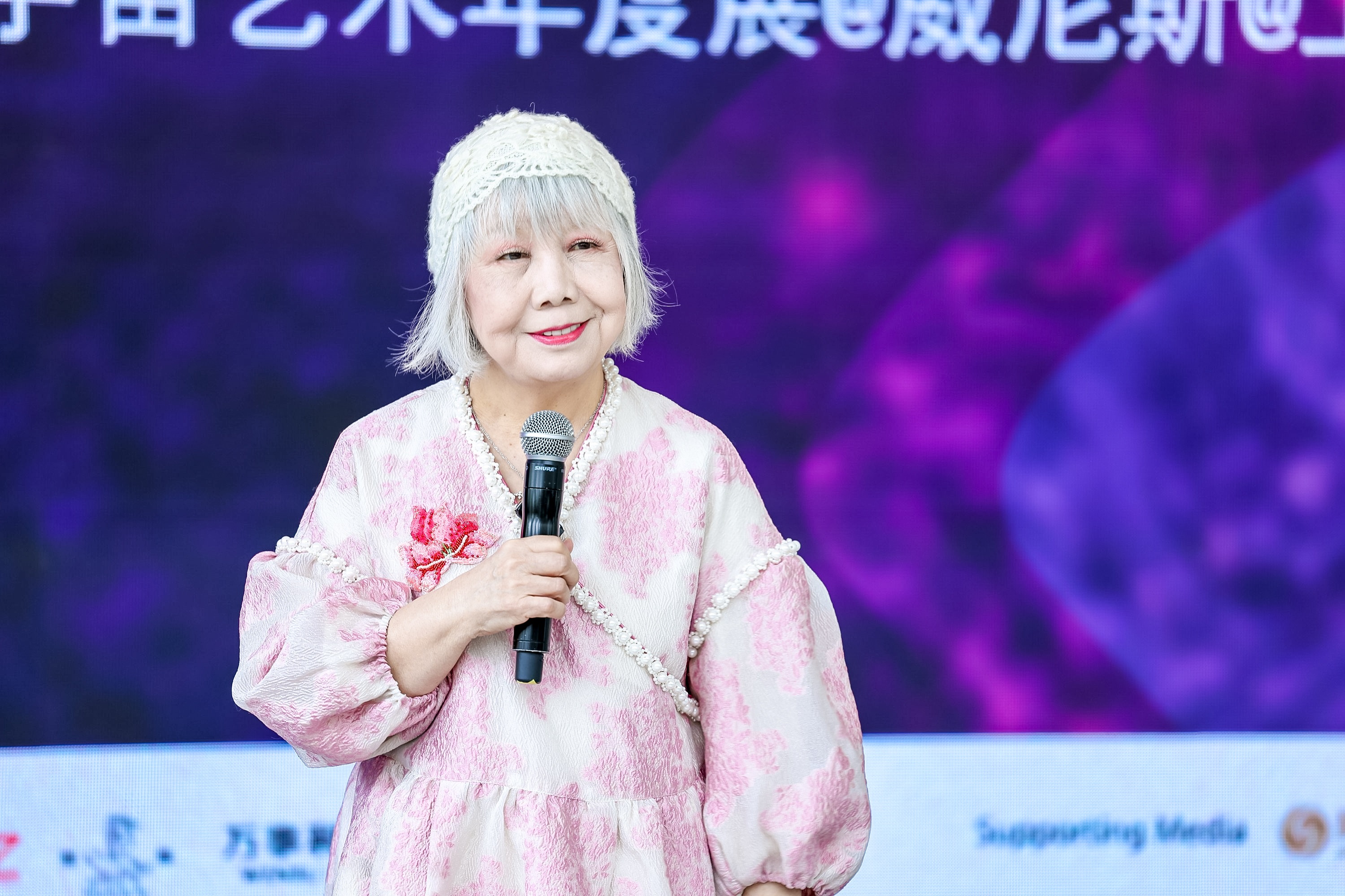 圖3：資深策展人、藝評家、臺北實踐大學教授陸蓉之致辭（圖片：鳳凰中心）