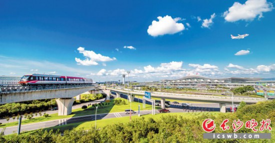 　　根據(jù)《實施意見》，長沙將建設聯(lián)通世界的航空樞紐，打造輻射全國的鐵路樞紐，深化綜合交通協(xié)調機制。    資料圖片
