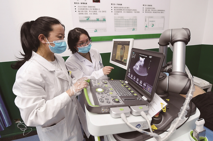 江蘇援藏投資三百萬元在林周縣人民醫(yī)院建設了拉薩市首臺套遠程超聲診斷系統(tǒng)。 本報記者 萬程鵬 攝