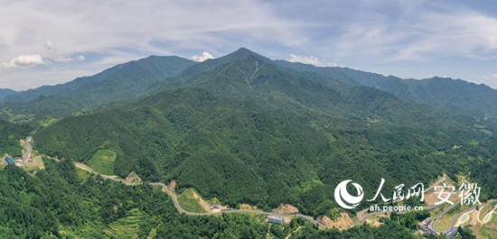 大別山旅游扶貧快速通道。人民網(wǎng) 陳若天攝