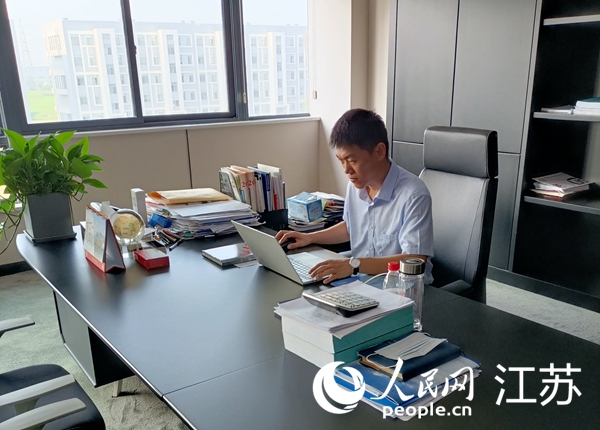 江蘇海安市2021年引進(jìn)的高端人才朱涼偉博士。人民網(wǎng)記者 王繼亮攝