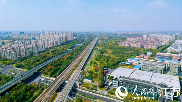 航拍幸福街道。人民網(wǎng)記者 王繼亮攝