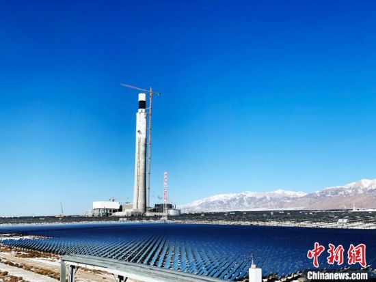 圖為地處柴達(dá)木盆地的光伏電站?！O?！z
