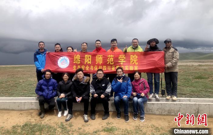 圖為綜合考察團(tuán)野外調(diào)查組在西藏安多縣。西藏那曲市林業(yè)和草原局供圖