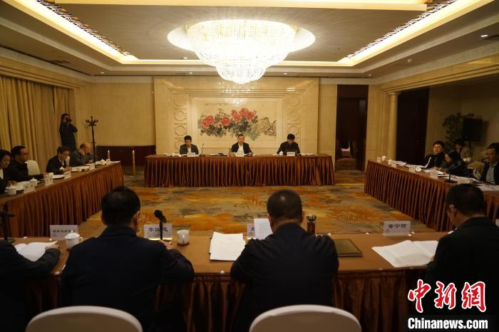 圖為座談會現(xiàn)場?！∨擞隄?攝