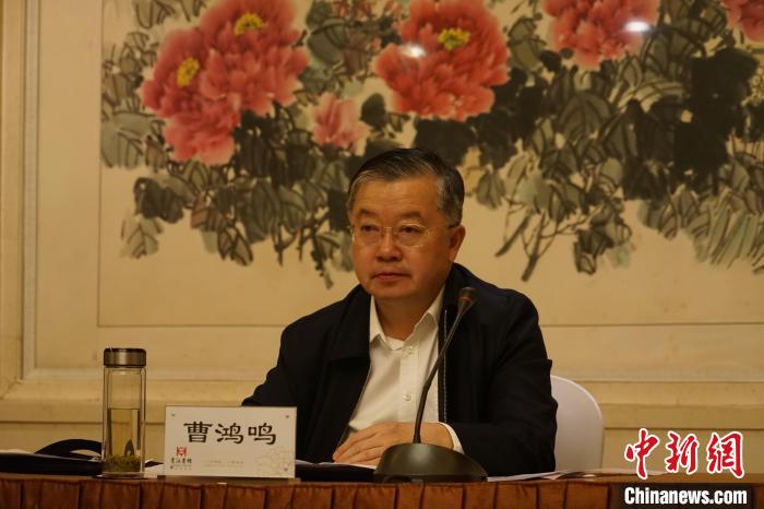 圖為全國人大常委會委員、全國人大華僑委員會副主任委員、致公黨中央副主席曹鴻鳴講話?！∨擞隄?攝