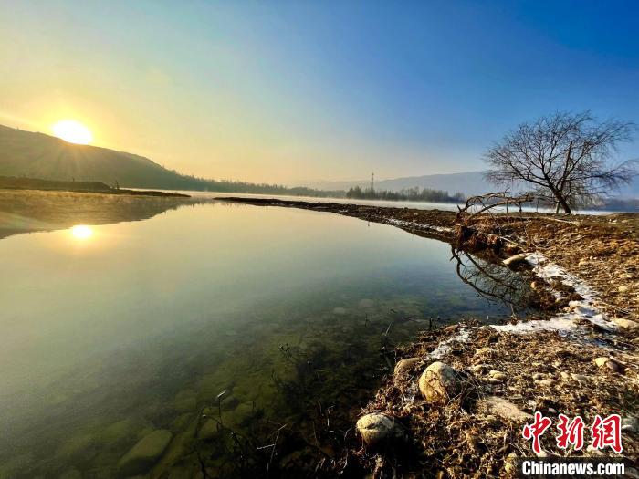 圖為青海省化隆縣黃河濕地景色?！±钣穹?攝