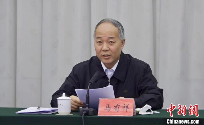 圖為農(nóng)業(yè)農(nóng)村部副部長馬有祥在部省共同打造青海綠色有機(jī)農(nóng)畜產(chǎn)品輸出地推進(jìn)會(huì)議上講話?！±罱瓕?攝