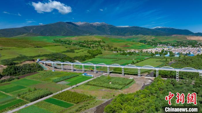 圖為引大濟(jì)湟西干渠的渡槽。(資料圖) 青海省水利廳 供圖
