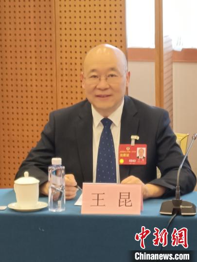 圖為全國(guó)政協(xié)委員，農(nóng)工黨青海省委會(huì)主委王昆。　受訪者供圖
