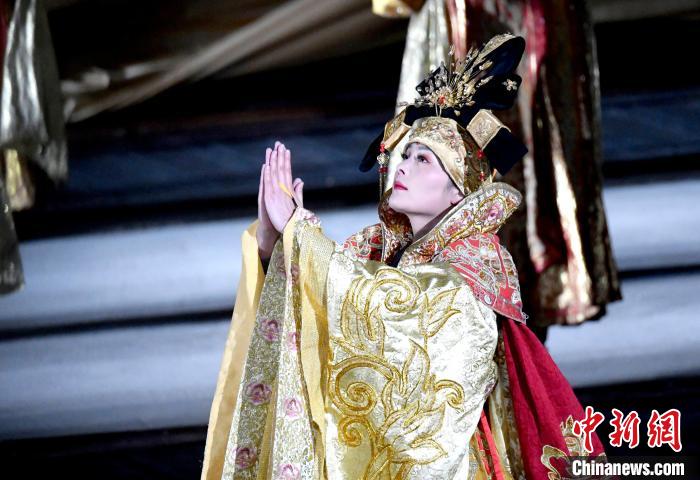 3月17日，西藏拉薩，《文成公主》大型史詩(shī)劇演出現(xiàn)場(chǎng)。　李林 攝