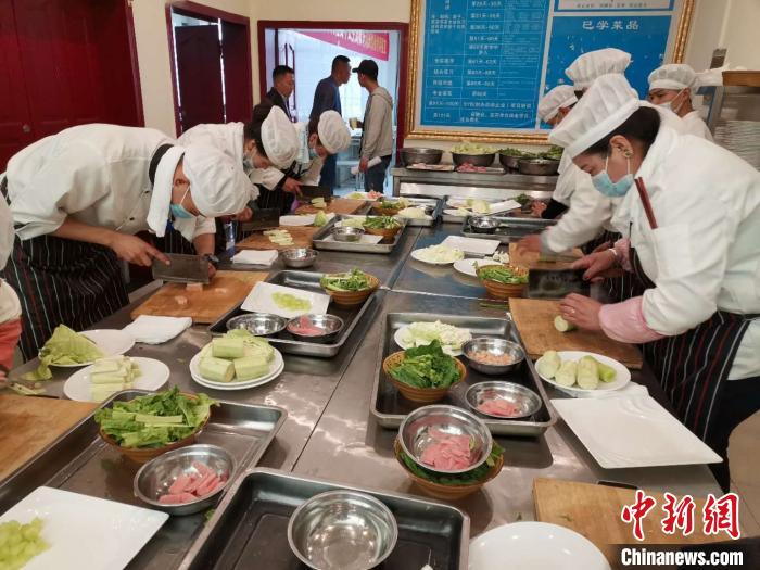 拉薩聚焦高校畢業(yè)生、農(nóng)牧民就業(yè)任務(wù)指標(biāo)均超額完成
