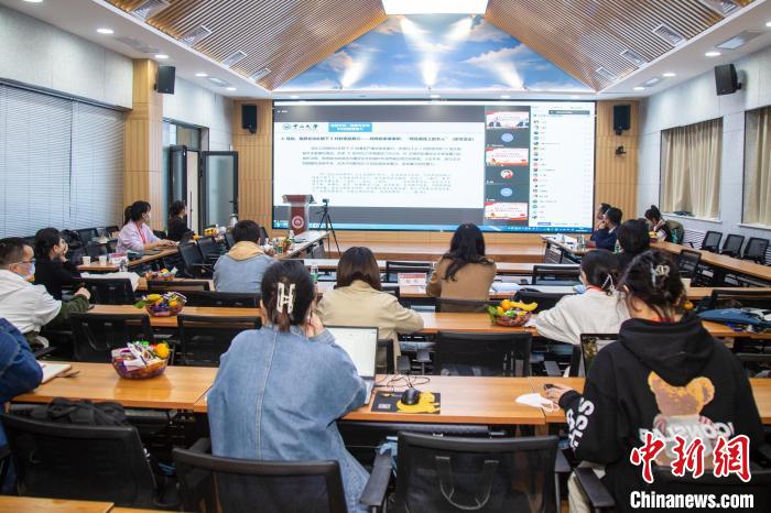 圖為論壇會議現(xiàn)場。　同東放 攝