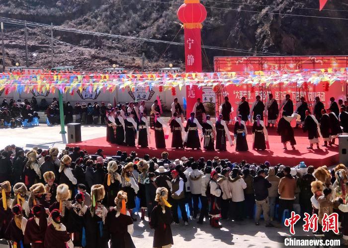文藝活動全景?！∶⒖悼h委宣傳部供圖
