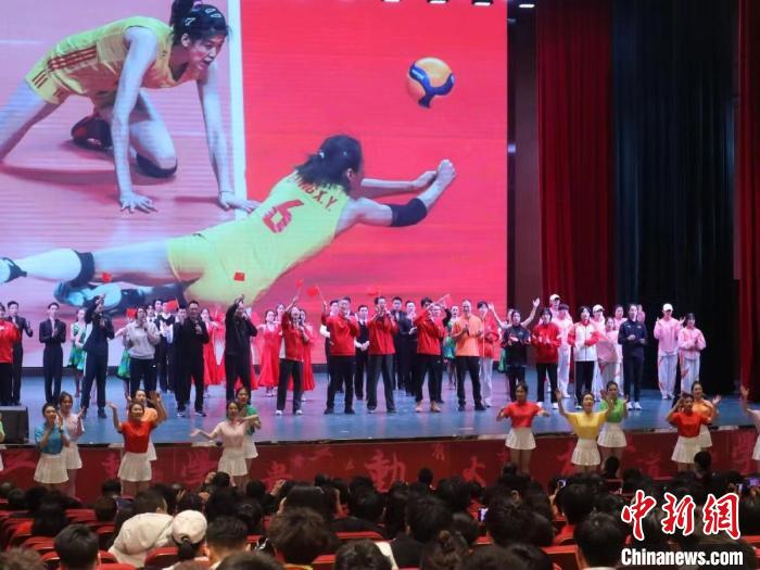 2023年全國青少年女排集訓閉幕式現(xiàn)場?！√旖蝮w育學院供圖